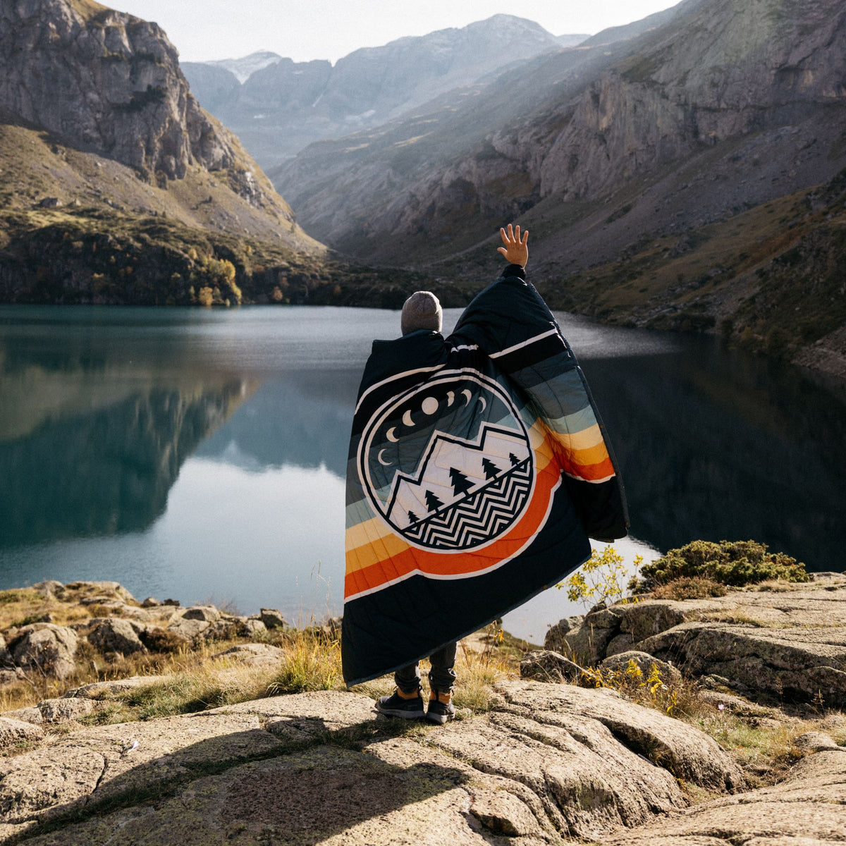 VOITED Fleece Outdoor Camping Blanket - Camp Vibes / Greengabel