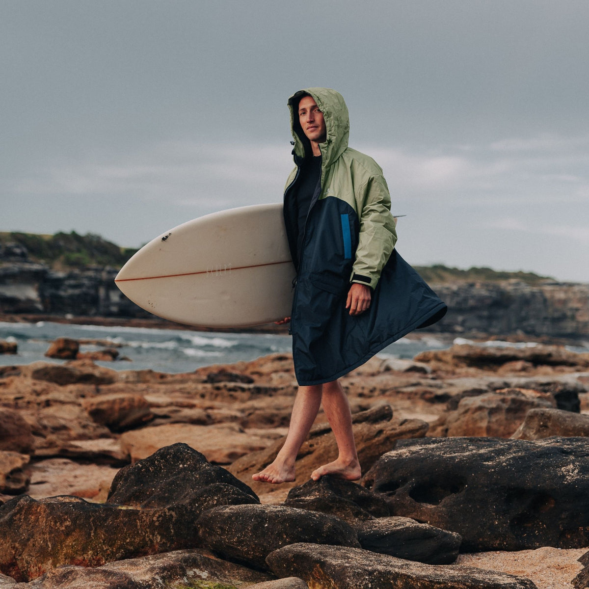 VOITED 3rd Edition Outdoor Change Robe & Drycoat for Surfing, Camping, Vanlife & Wild Swimming  - Ocean Navy/Olive