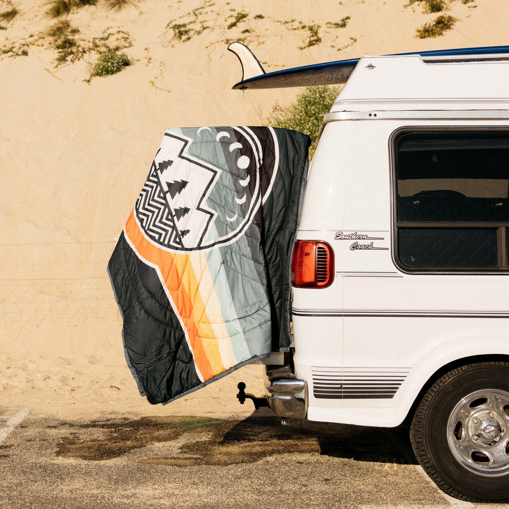 VOITED Fleece Outdoor Camping Blanket - Camp Vibes / Greengabel