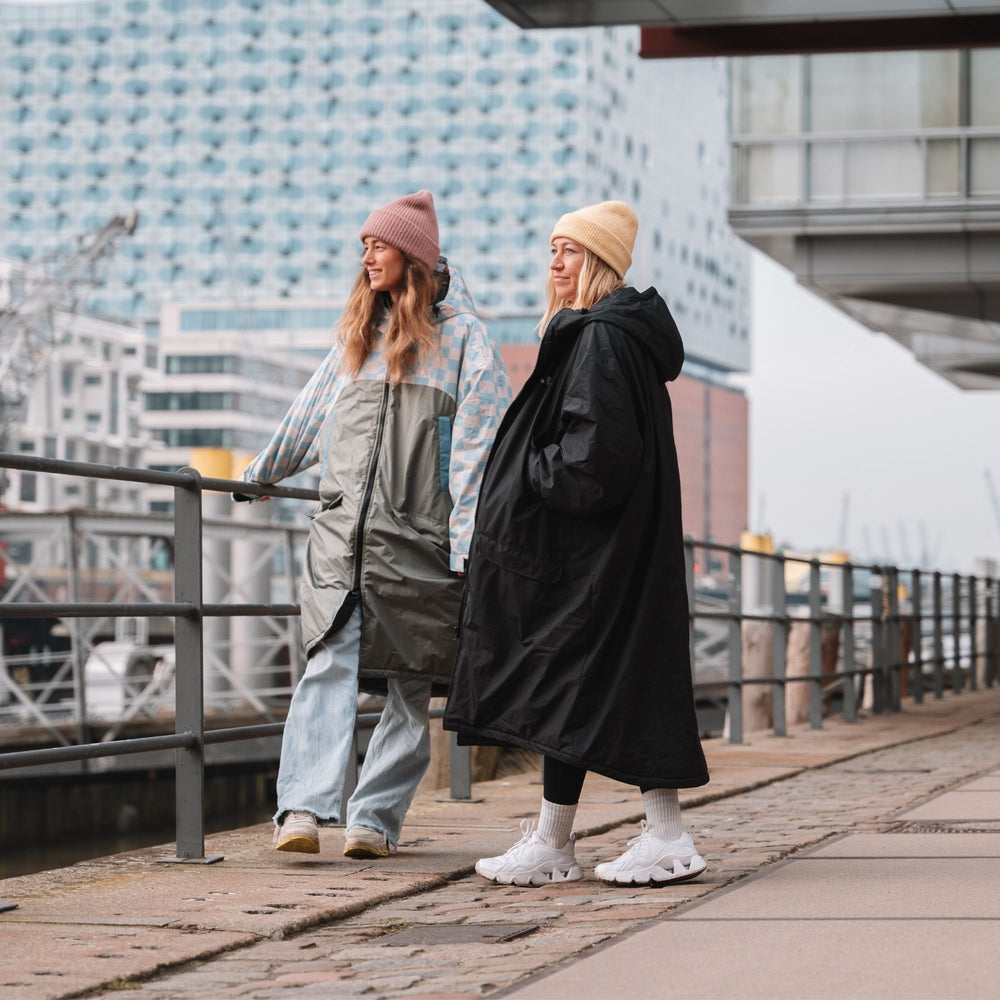 VOITED 3rd Edition Outdoor Change Robe & Drycoat for Surfing, Camping, Vanlife & Wild Swimming  - Black