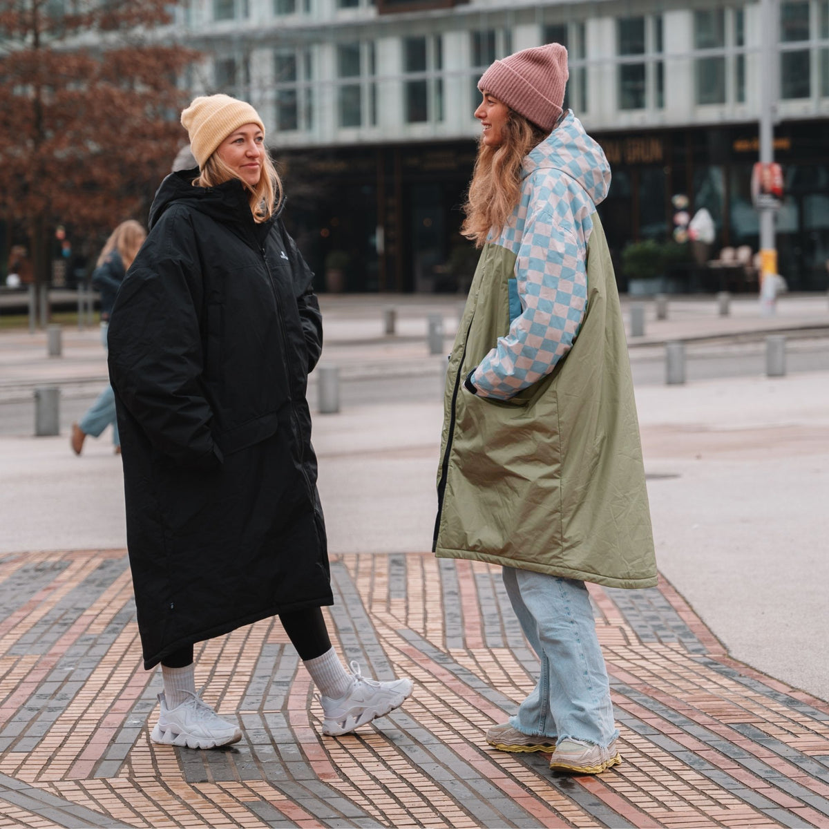 VOITED 3rd Edition Outdoor Change Robe & Drycoat for Surfing, Camping, Vanlife & Wild Swimming - Blue Dancer