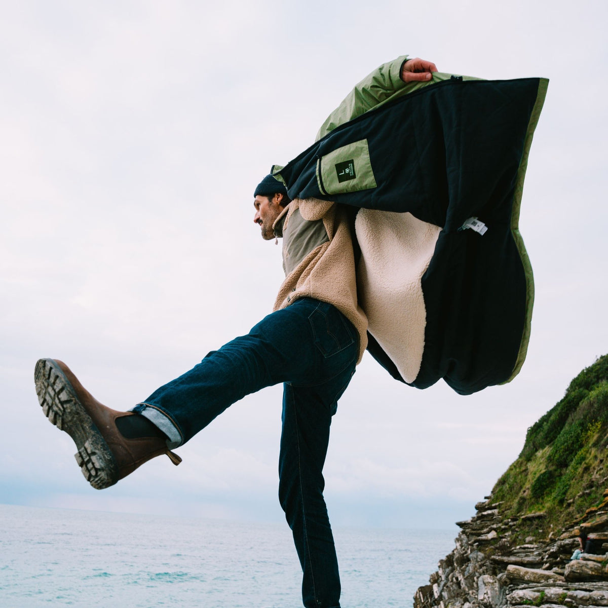 VOITED 3rd Edition Outdoor Change Robe & Drycoat for Surfing, Camping, Vanlife & Wild Swimming - Olive