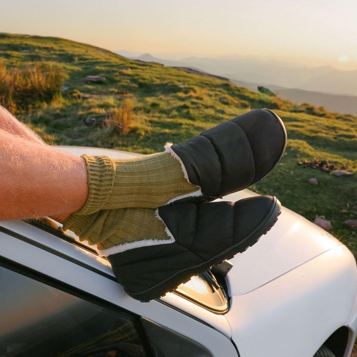 VOITED CloudTouch® Slippers - Lightweight, Indoor/Outdoor Fleece-Lined Camping Slippers - Black