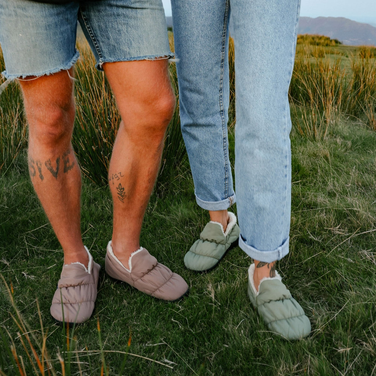 VOITED CloudTouch® Slippers - Lightweight, Indoor/Outdoor Fleece-Lined Camping Slippers -Mudstone